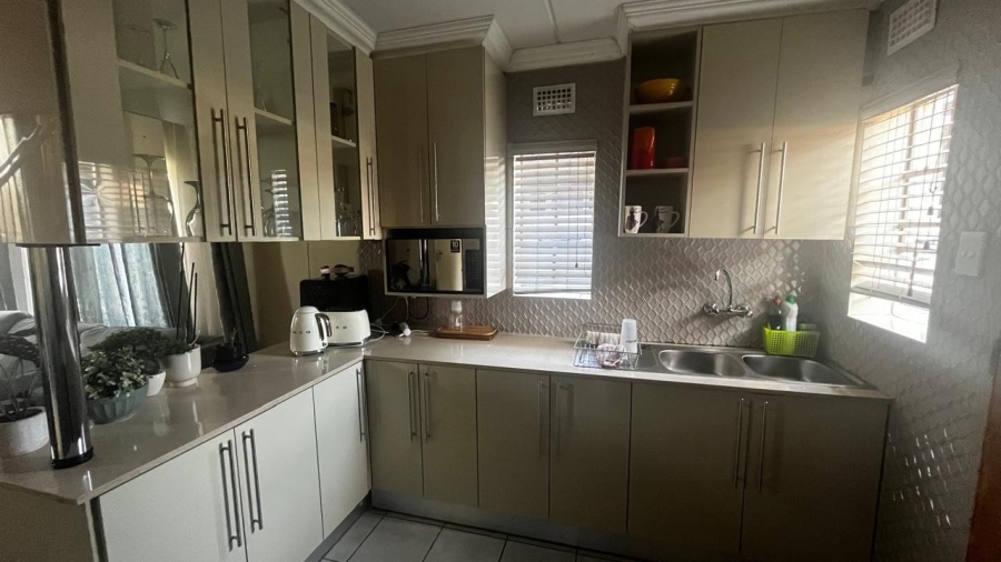 3 Bedroom Property for Sale in Albertsdal Gauteng