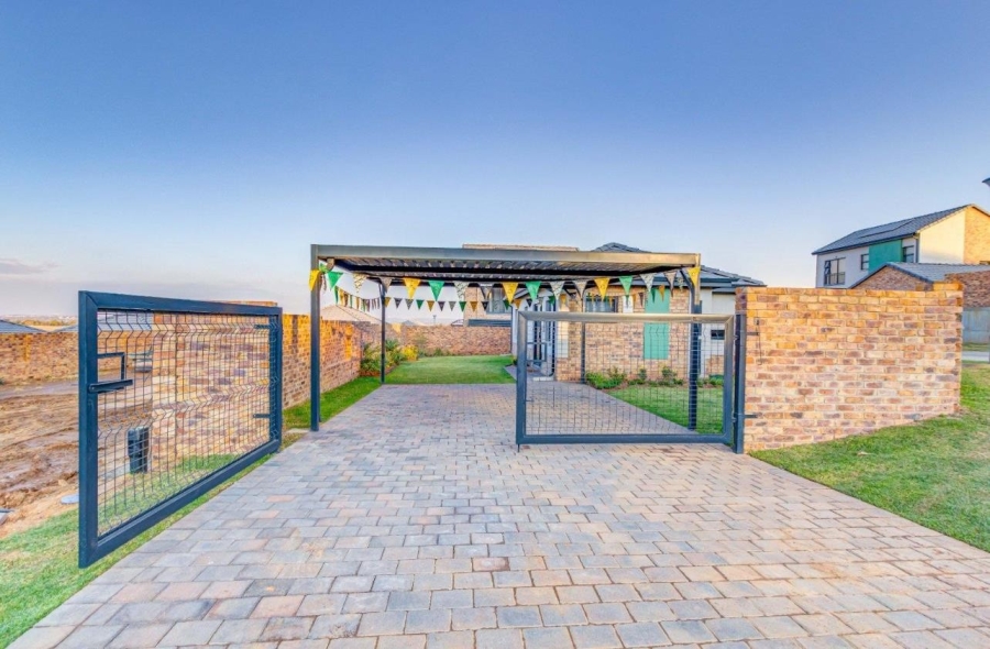 3 Bedroom Property for Sale in Lion Pride Gauteng
