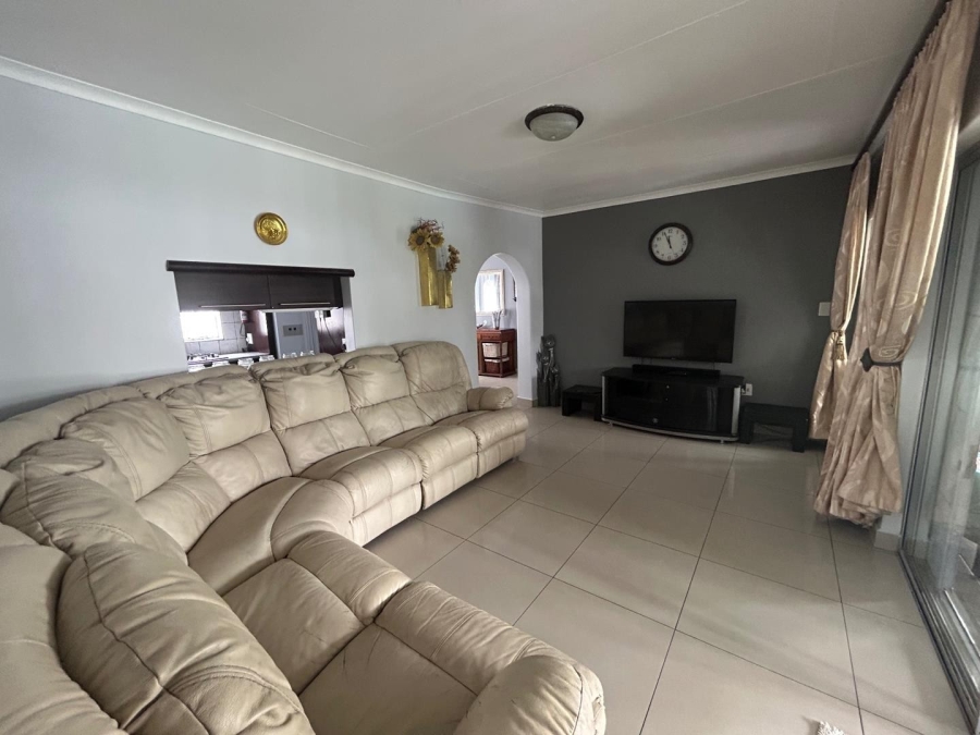 3 Bedroom Property for Sale in Verwoerdpark Gauteng