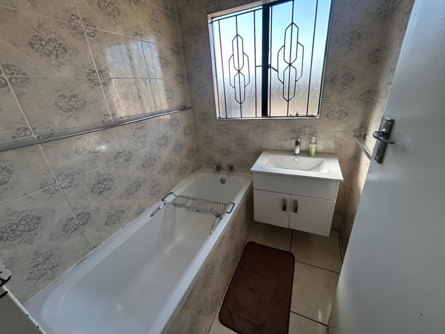 2 Bedroom Property for Sale in Roodekop Gauteng