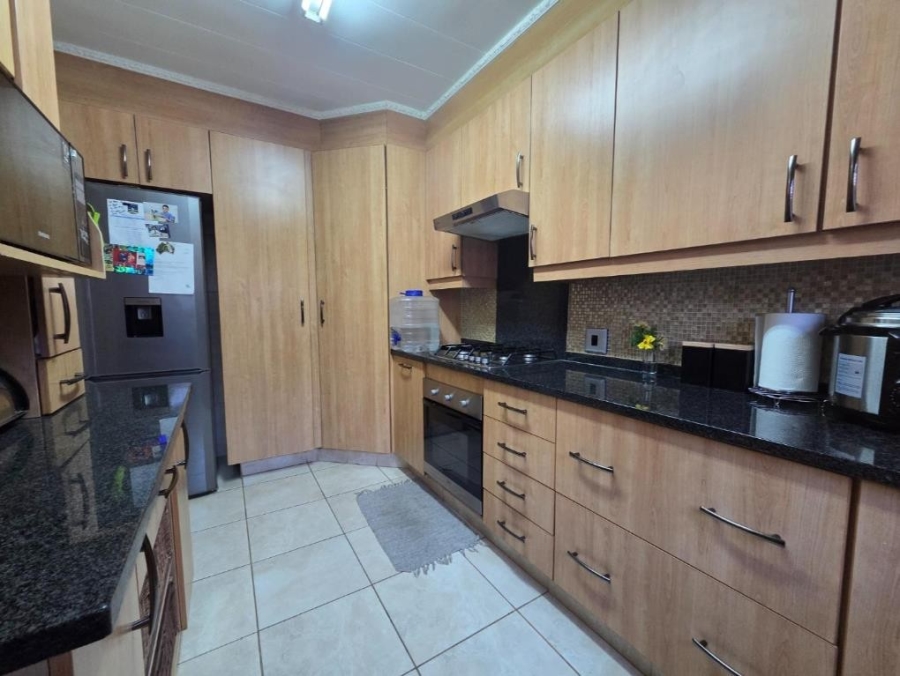2 Bedroom Property for Sale in South Crest Gauteng