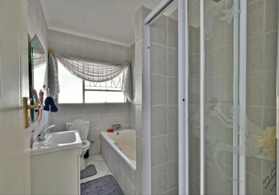 4 Bedroom Property for Sale in Glenvista Gauteng