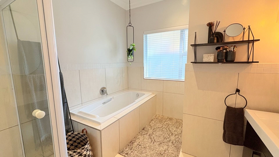 4 Bedroom Property for Sale in Midstream Hill Gauteng