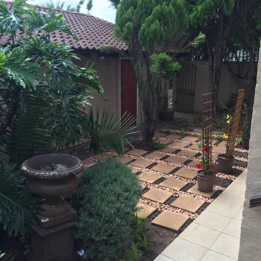 To Let 2 Bedroom Property for Rent in Sandown Gauteng