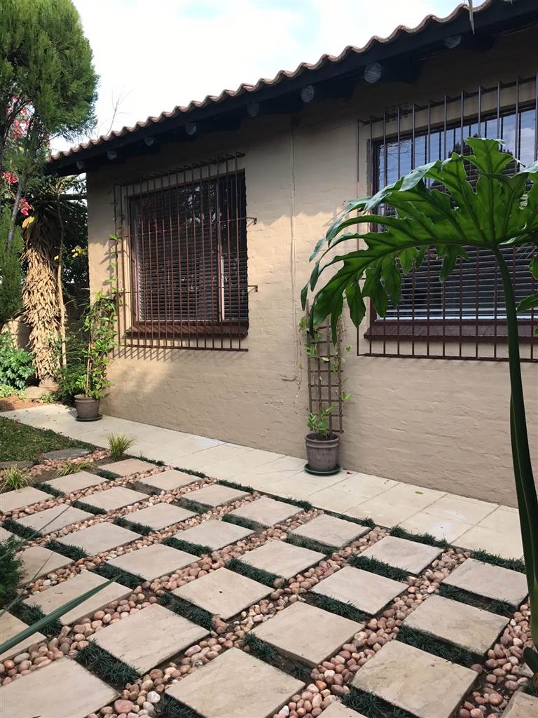 To Let 2 Bedroom Property for Rent in Sandown Gauteng