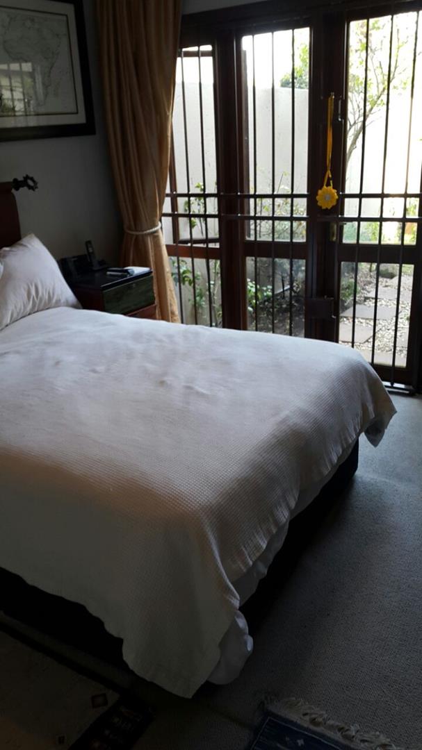 To Let 1 Bedroom Property for Rent in Waverley Gauteng