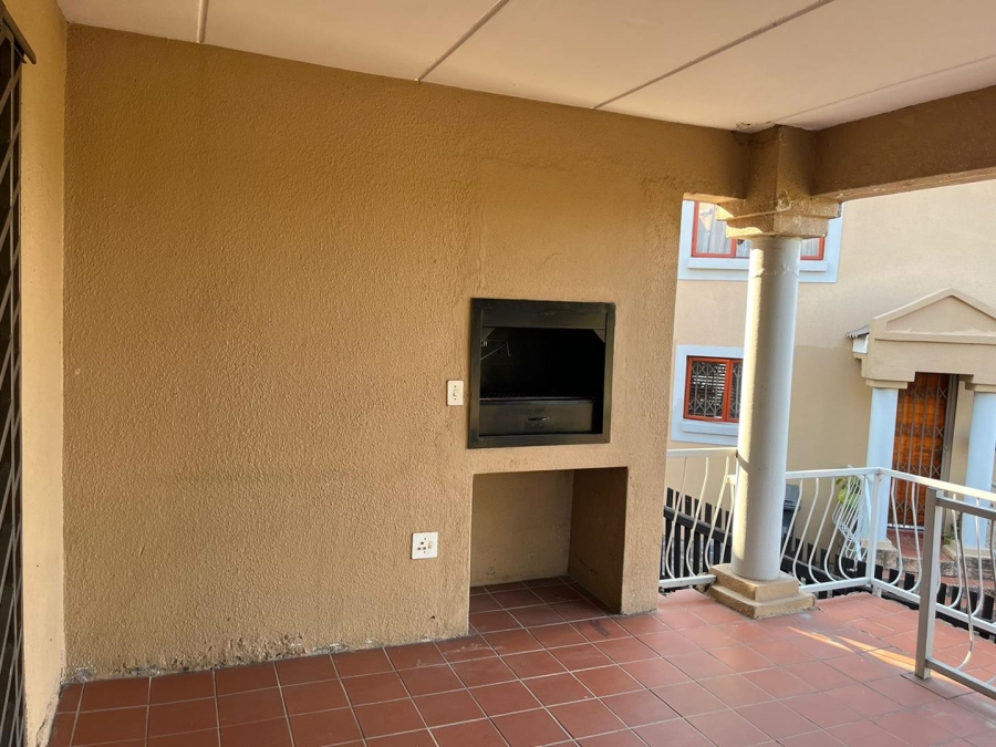 To Let 2 Bedroom Property for Rent in Paulshof Gauteng