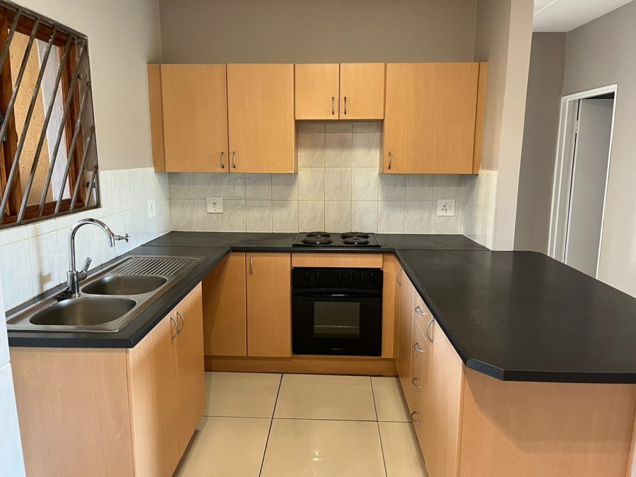 To Let 2 Bedroom Property for Rent in Paulshof Gauteng