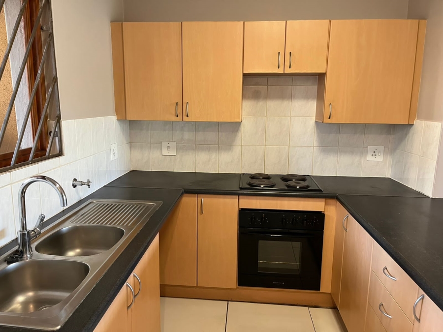 To Let 2 Bedroom Property for Rent in Paulshof Gauteng