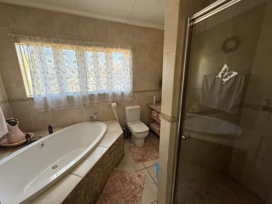 4 Bedroom Property for Sale in Brackenhurst Gauteng