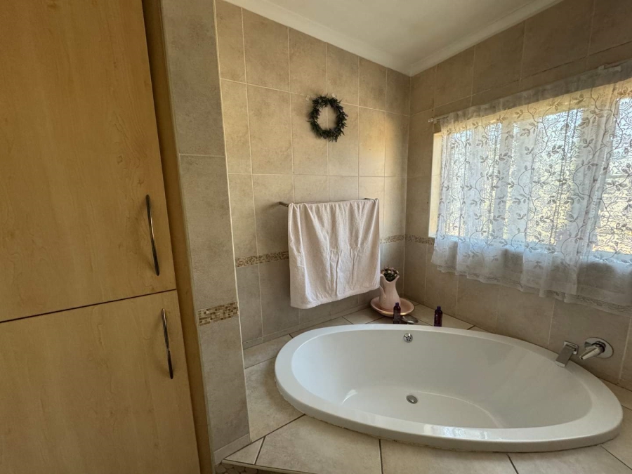 4 Bedroom Property for Sale in Brackenhurst Gauteng