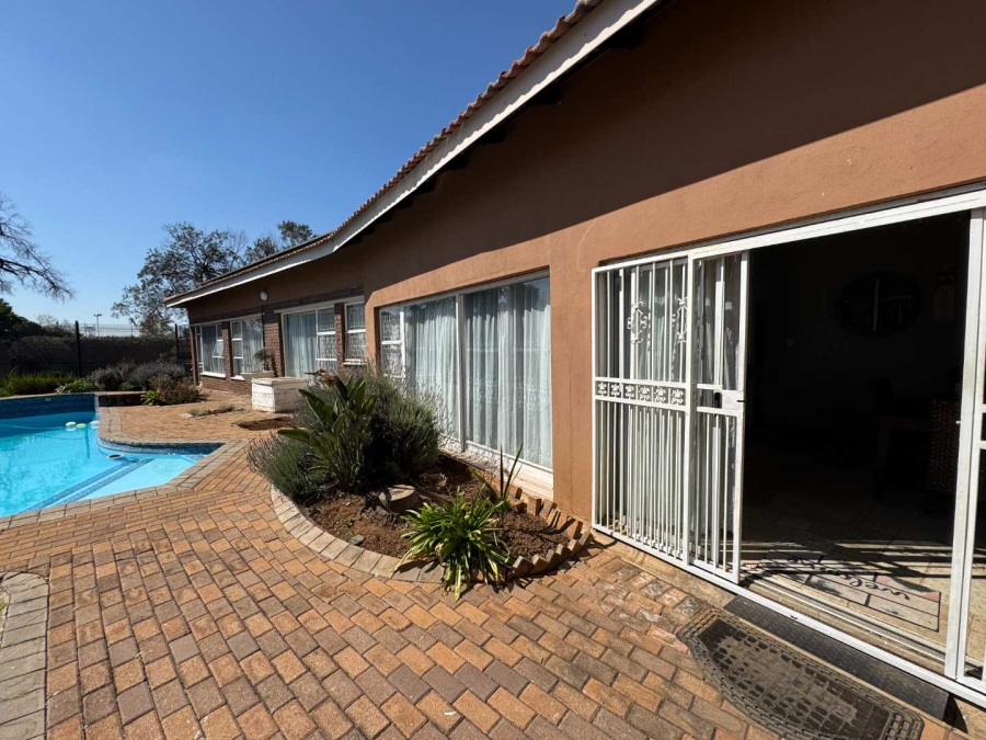 4 Bedroom Property for Sale in Brackenhurst Gauteng