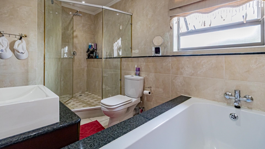3 Bedroom Property for Sale in Carlswald Gauteng