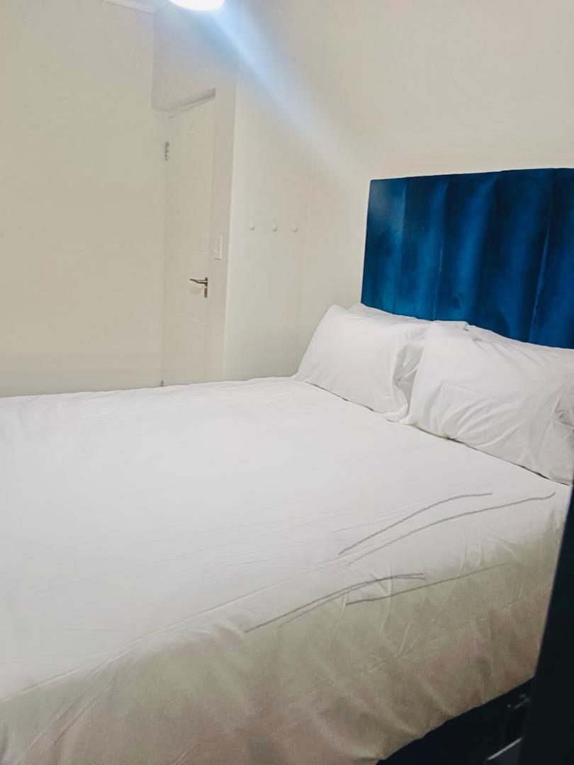 To Let 1 Bedroom Property for Rent in Waterfall Gauteng
