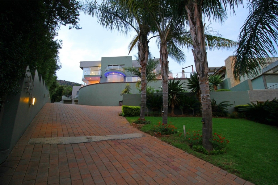 5 Bedroom Property for Sale in Featherbrooke Estate Gauteng