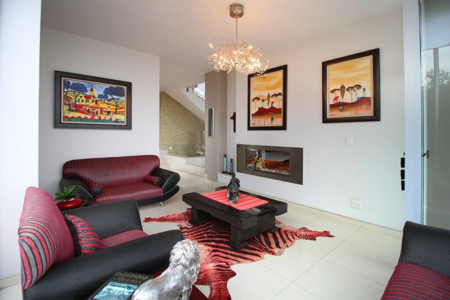 5 Bedroom Property for Sale in Featherbrooke Estate Gauteng