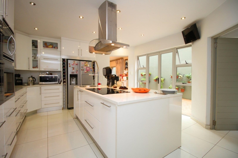 5 Bedroom Property for Sale in Featherbrooke Estate Gauteng