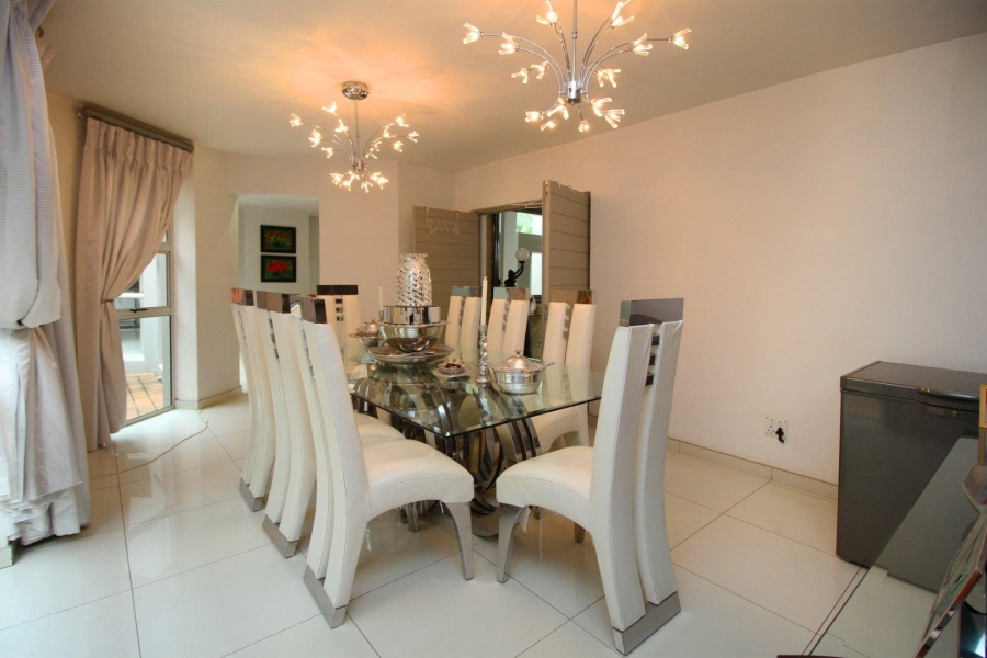 5 Bedroom Property for Sale in Featherbrooke Estate Gauteng