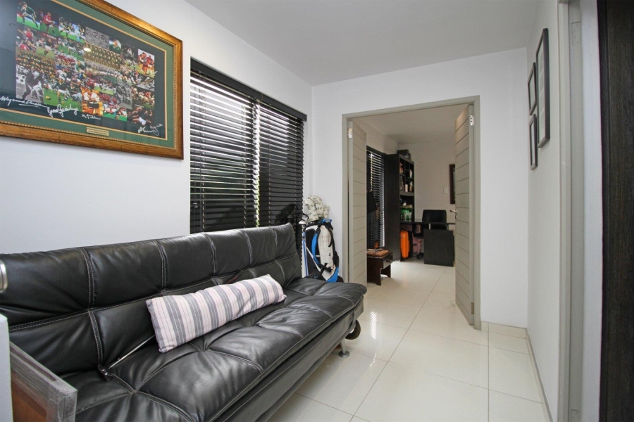 5 Bedroom Property for Sale in Featherbrooke Estate Gauteng