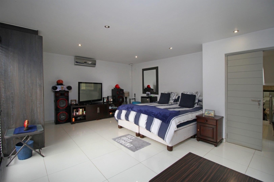 5 Bedroom Property for Sale in Featherbrooke Estate Gauteng