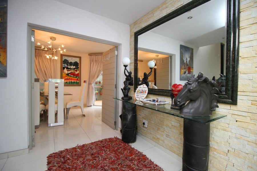 5 Bedroom Property for Sale in Featherbrooke Estate Gauteng