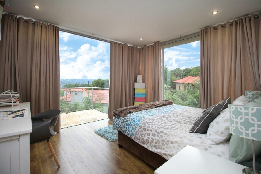 5 Bedroom Property for Sale in Featherbrooke Estate Gauteng