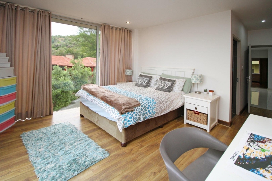 5 Bedroom Property for Sale in Featherbrooke Estate Gauteng