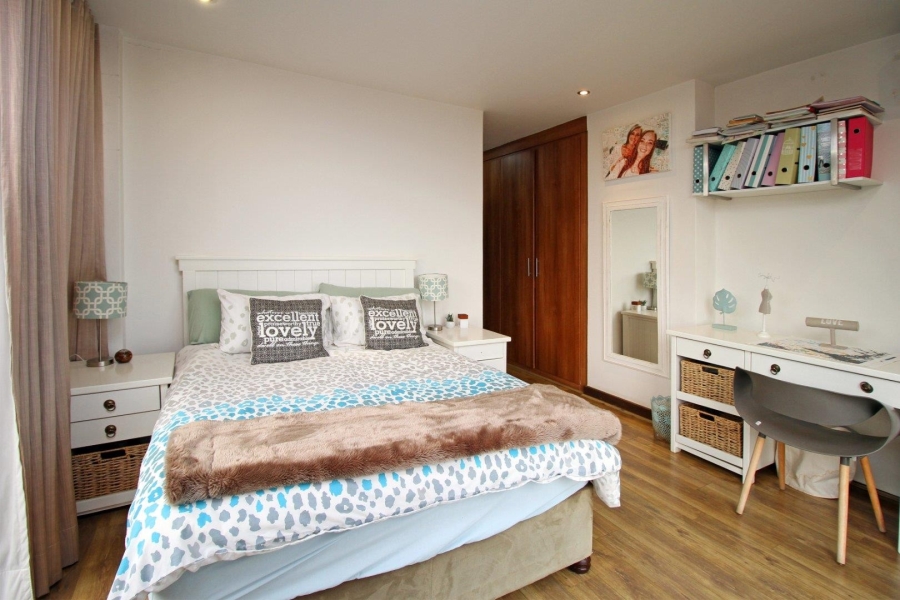 5 Bedroom Property for Sale in Featherbrooke Estate Gauteng