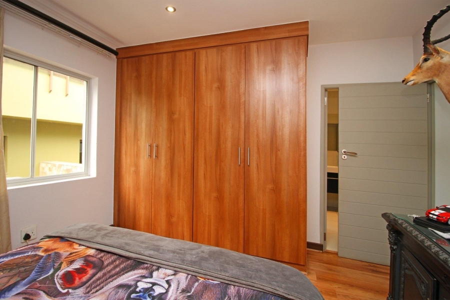 5 Bedroom Property for Sale in Featherbrooke Estate Gauteng