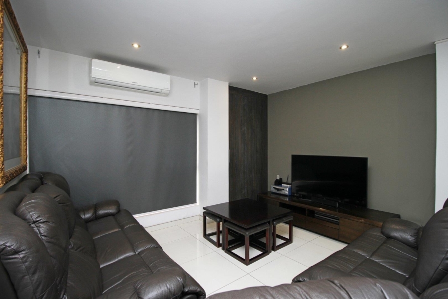 5 Bedroom Property for Sale in Featherbrooke Estate Gauteng