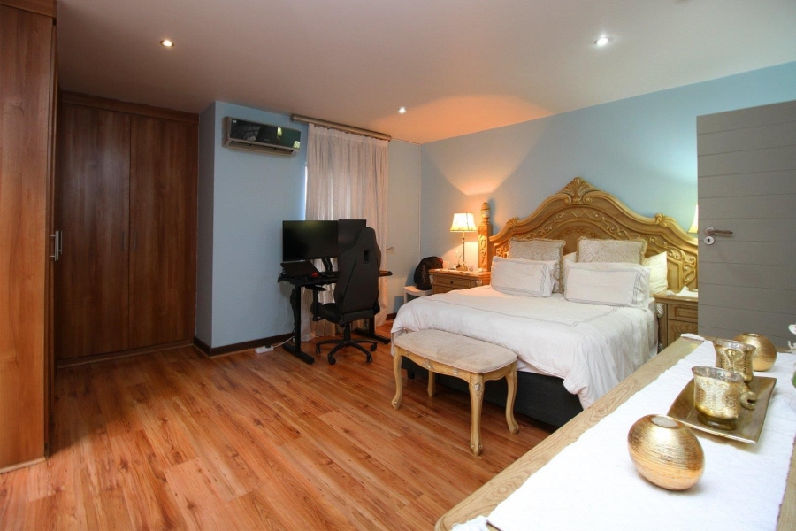 5 Bedroom Property for Sale in Featherbrooke Estate Gauteng