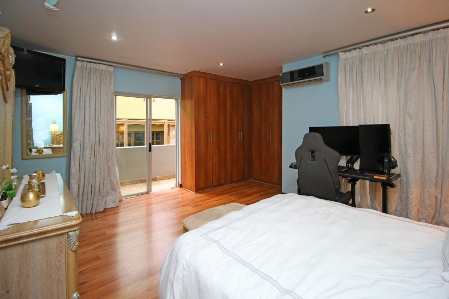 5 Bedroom Property for Sale in Featherbrooke Estate Gauteng