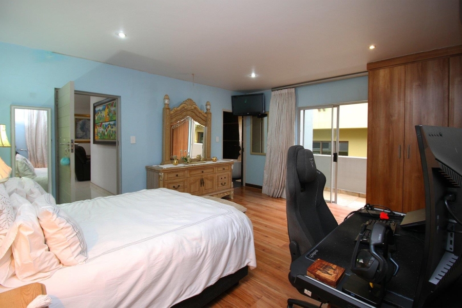 5 Bedroom Property for Sale in Featherbrooke Estate Gauteng