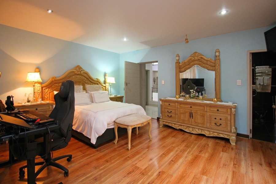 5 Bedroom Property for Sale in Featherbrooke Estate Gauteng