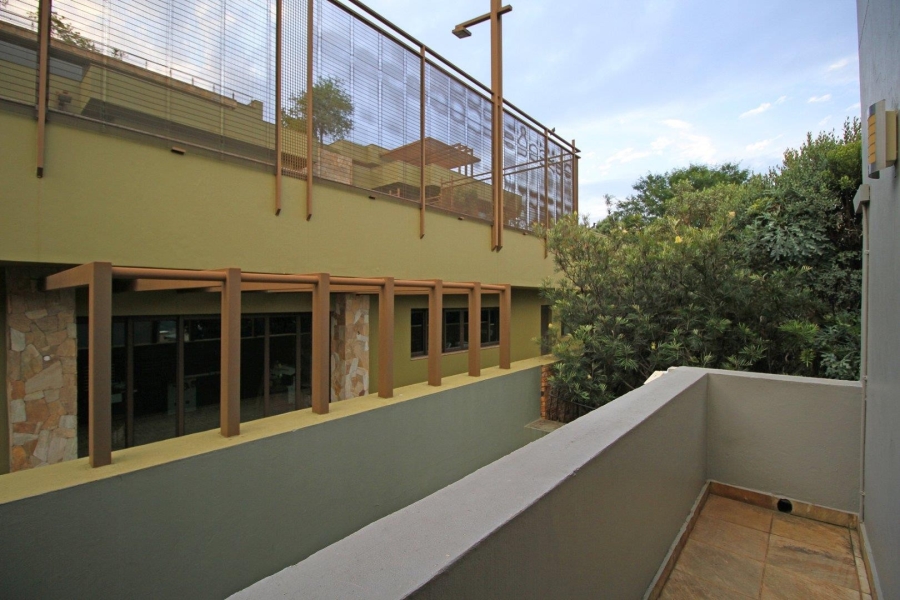 5 Bedroom Property for Sale in Featherbrooke Estate Gauteng