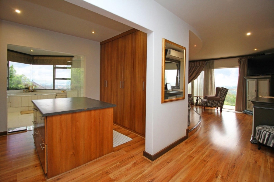 5 Bedroom Property for Sale in Featherbrooke Estate Gauteng