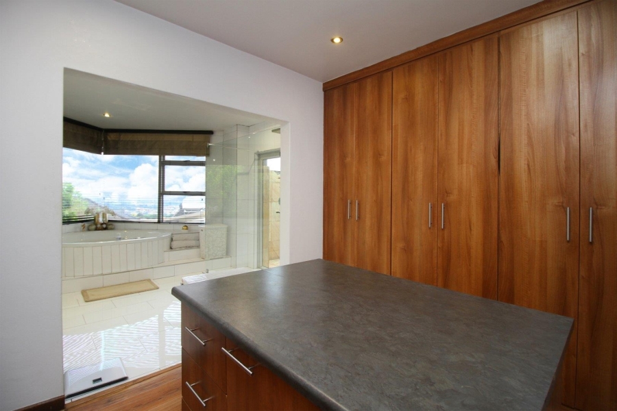 5 Bedroom Property for Sale in Featherbrooke Estate Gauteng