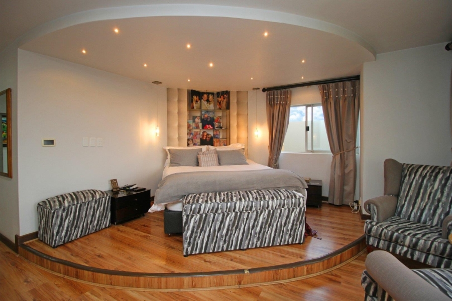 5 Bedroom Property for Sale in Featherbrooke Estate Gauteng