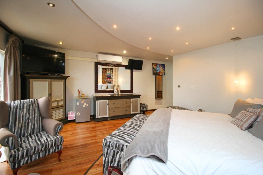 5 Bedroom Property for Sale in Featherbrooke Estate Gauteng