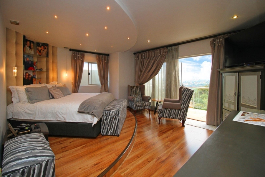 5 Bedroom Property for Sale in Featherbrooke Estate Gauteng