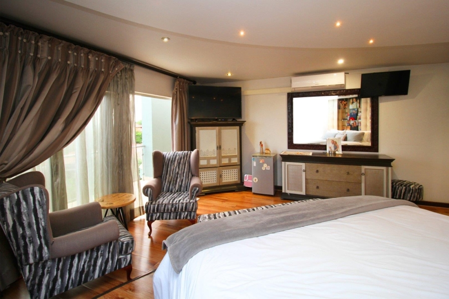 5 Bedroom Property for Sale in Featherbrooke Estate Gauteng