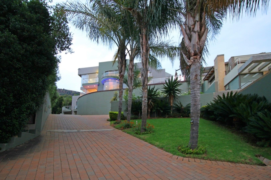 5 Bedroom Property for Sale in Featherbrooke Estate Gauteng