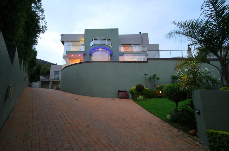 5 Bedroom Property for Sale in Featherbrooke Estate Gauteng