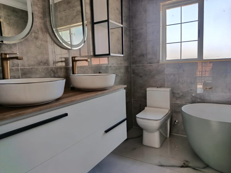 4 Bedroom Property for Sale in Amberfield Gauteng