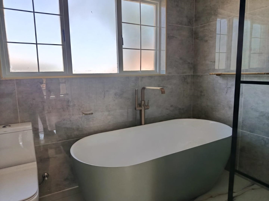 4 Bedroom Property for Sale in Amberfield Gauteng