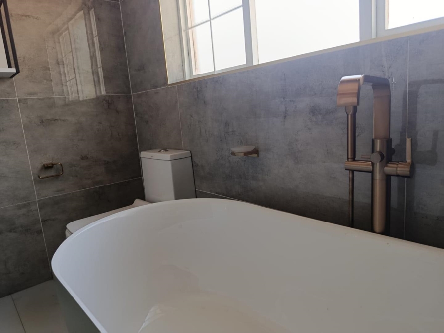 4 Bedroom Property for Sale in Amberfield Gauteng