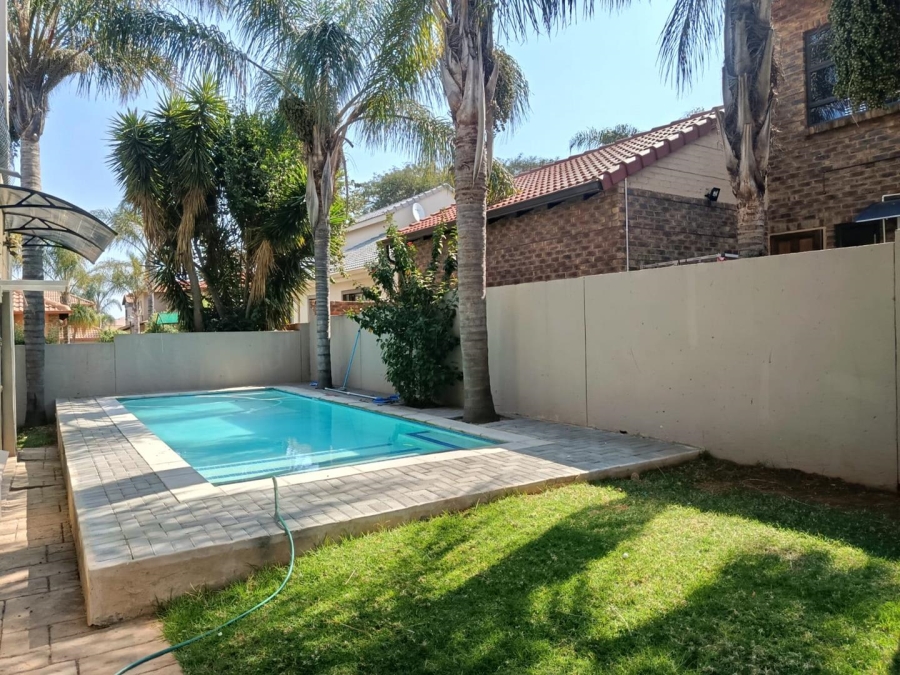 4 Bedroom Property for Sale in Amberfield Gauteng