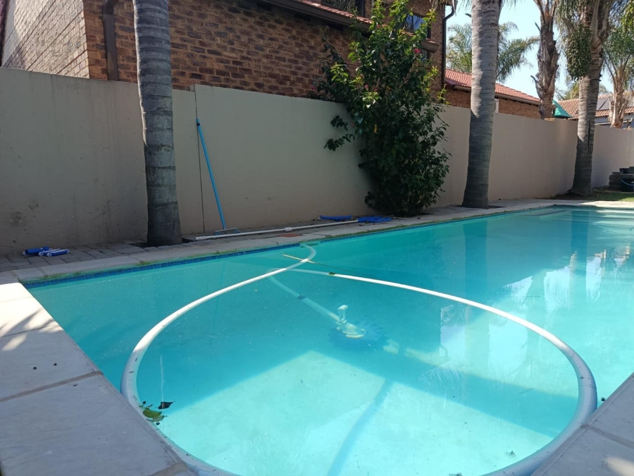 4 Bedroom Property for Sale in Amberfield Gauteng