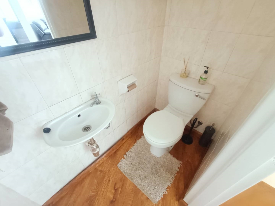 3 Bedroom Property for Sale in Die Hoewes Gauteng