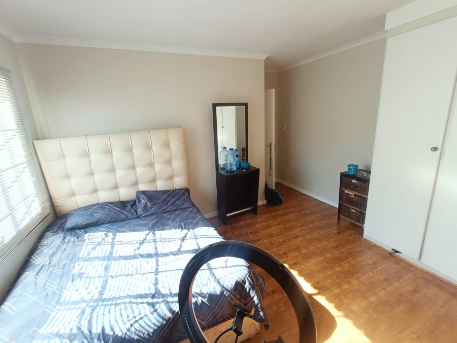 3 Bedroom Property for Sale in Die Hoewes Gauteng